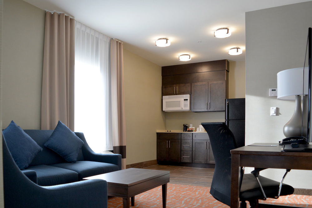Comfort Inn & Suites Merritt Exterior foto
