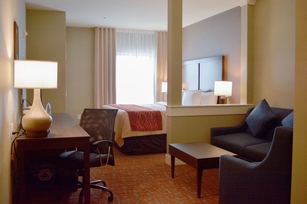 Comfort Inn & Suites Merritt Exterior foto